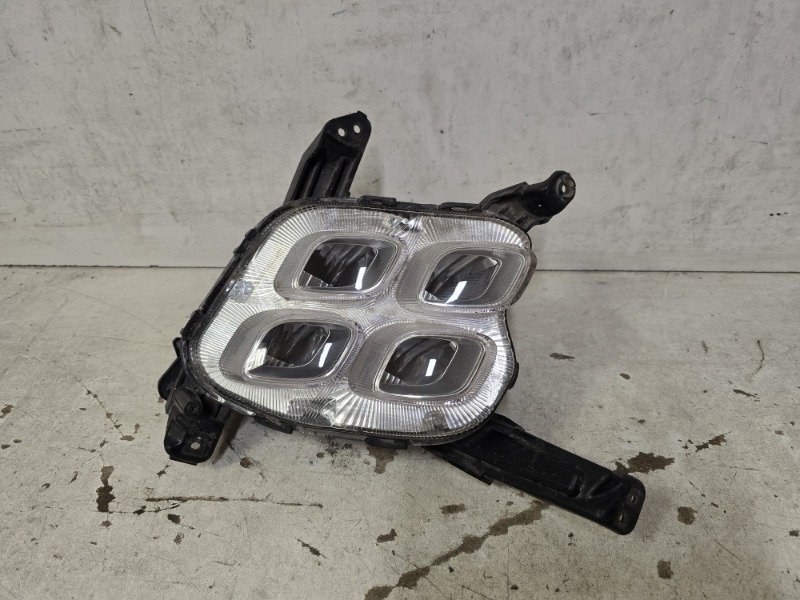 Фара противотуманная левая