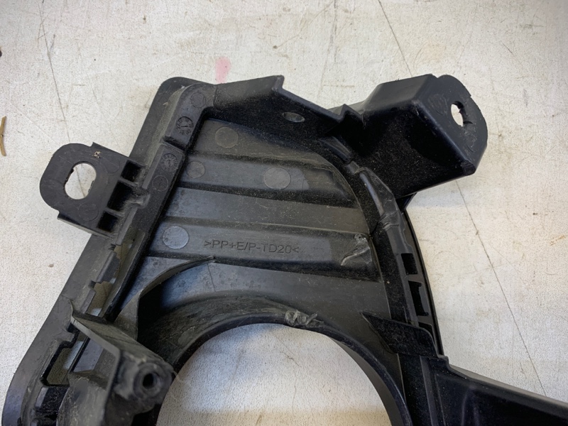 Рамка противотуманной фары правой