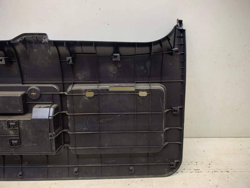 Обшивка крышки багажника