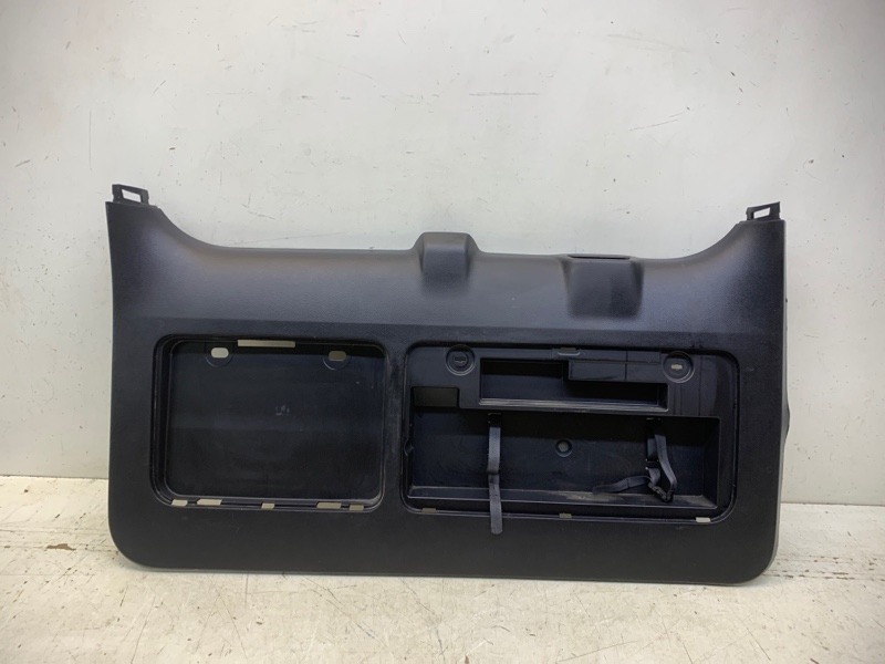 Обшивка крышки багажника