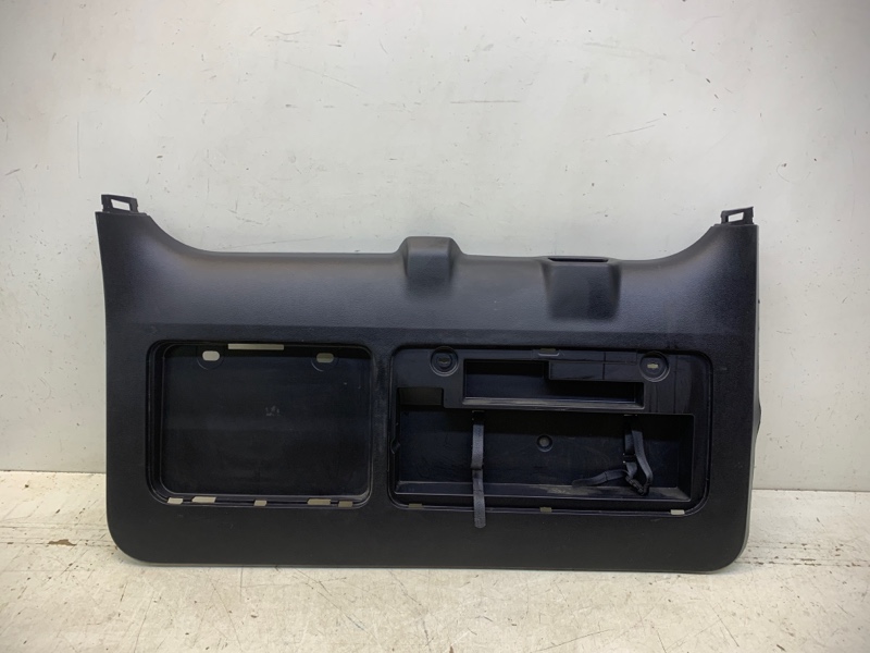 Обшивка крышки багажника