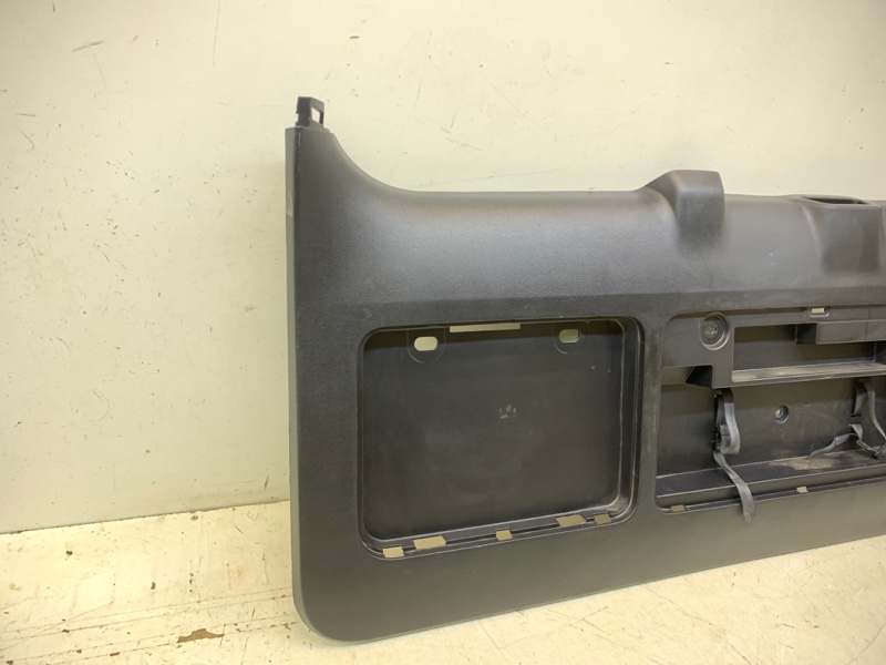 Обшивка крышки багажника