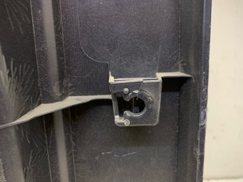 Обшивка крышки багажника