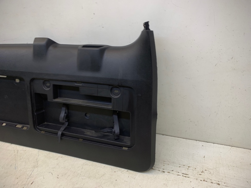 Обшивка крышки багажника