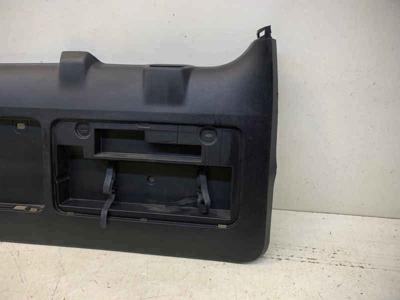 Обшивка крышки багажника