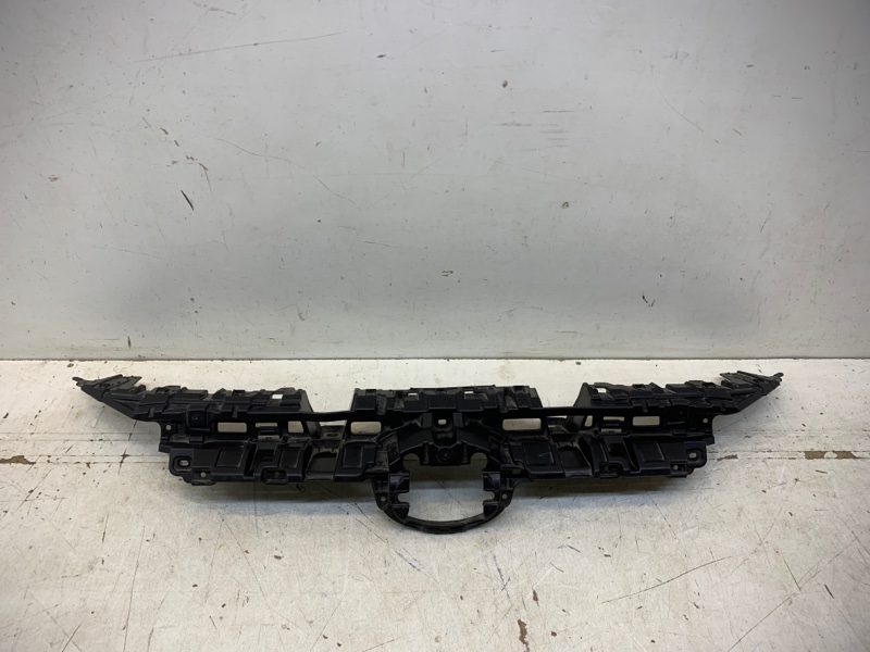 Кронштейн решетки радиатора