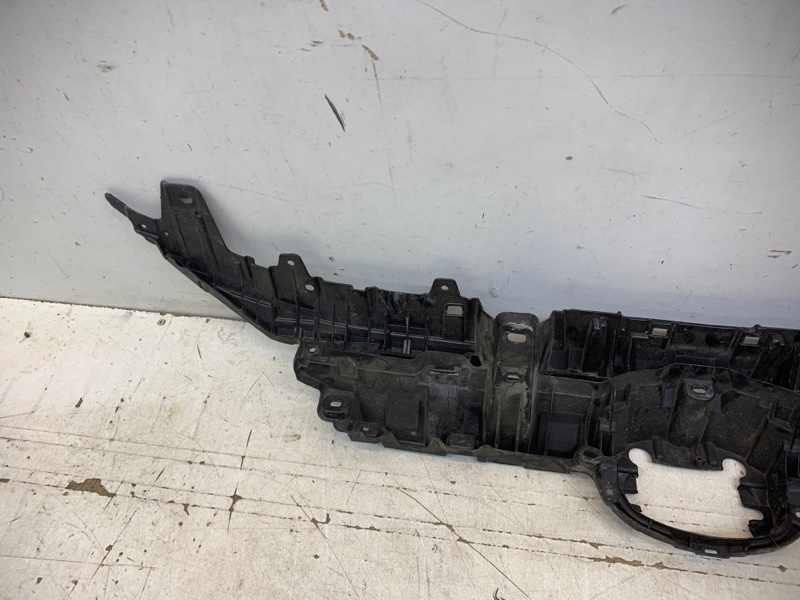 Кронштейн решетки радиатора