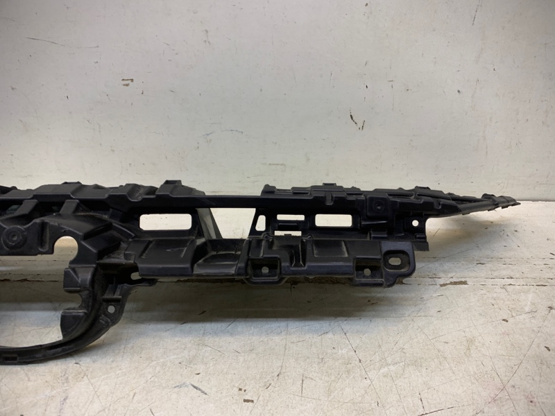 Кронштейн решетки радиатора