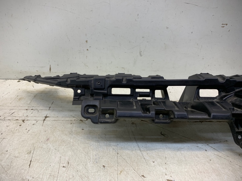 Кронштейн решетки радиатора