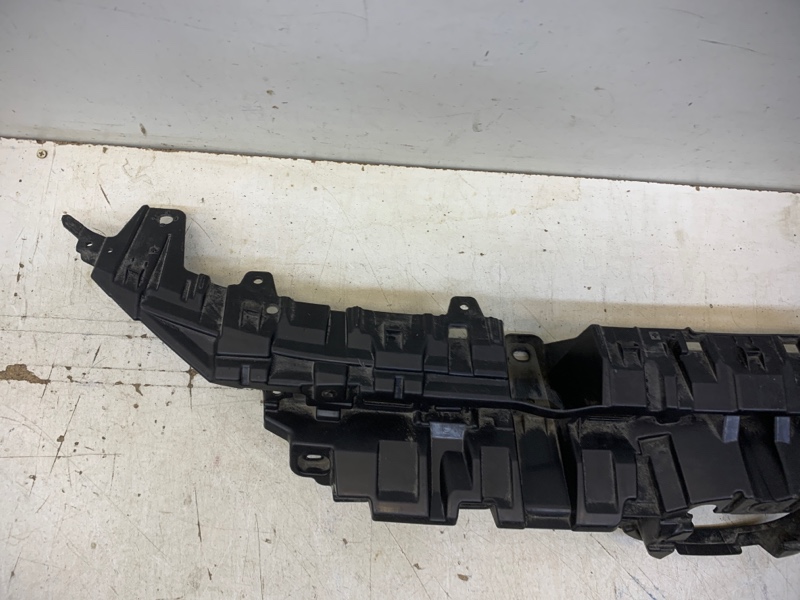 Кронштейн решетки радиатора