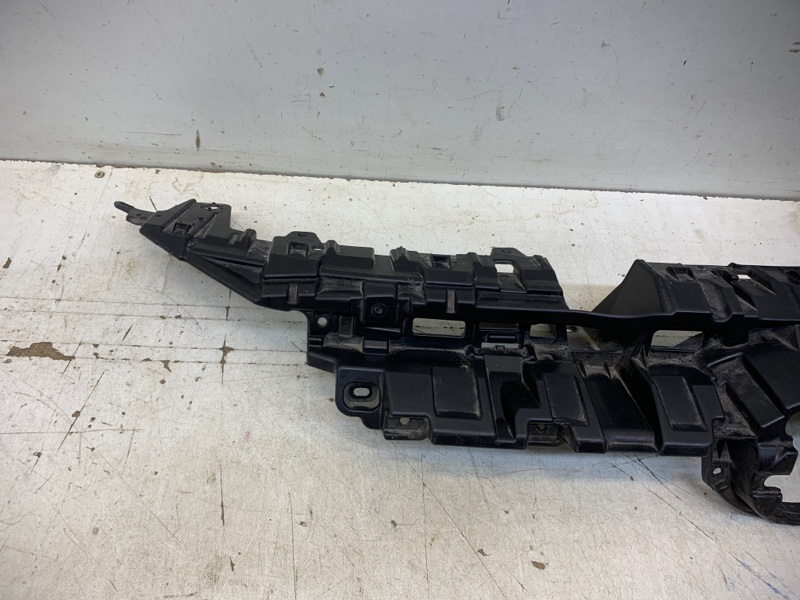 Кронштейн решетки радиатора