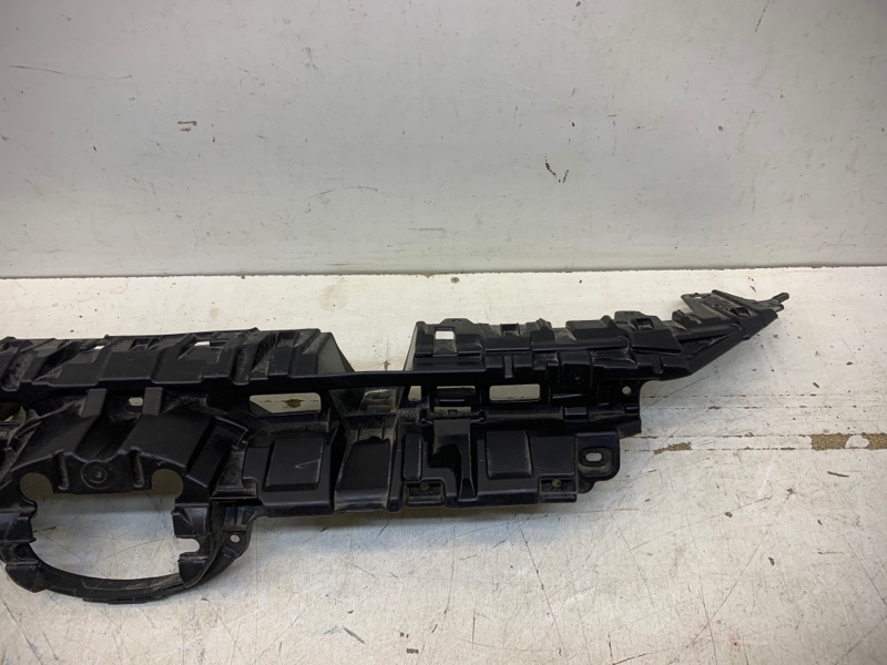 Кронштейн решетки радиатора