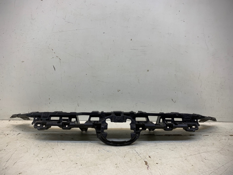 Кронштейн решетки радиатора