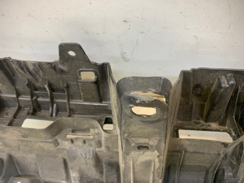 Кронштейн решетки радиатора