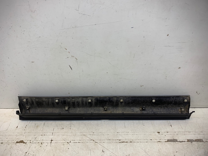 Накладка двери передней правой