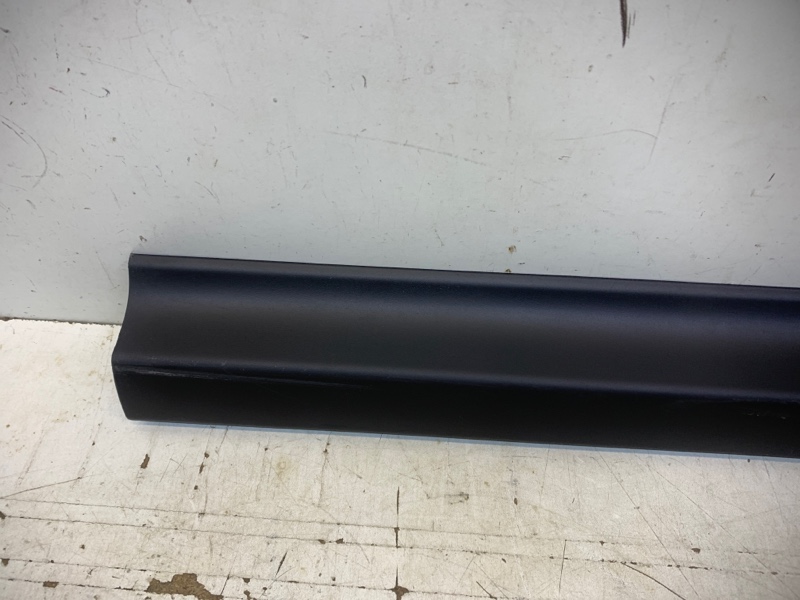 Накладка двери передней правой