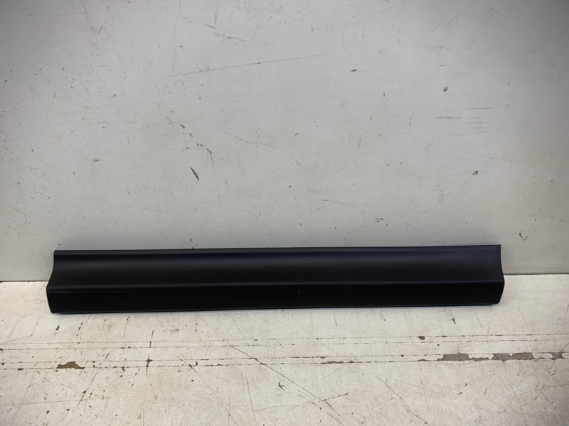 Накладка двери передней правой