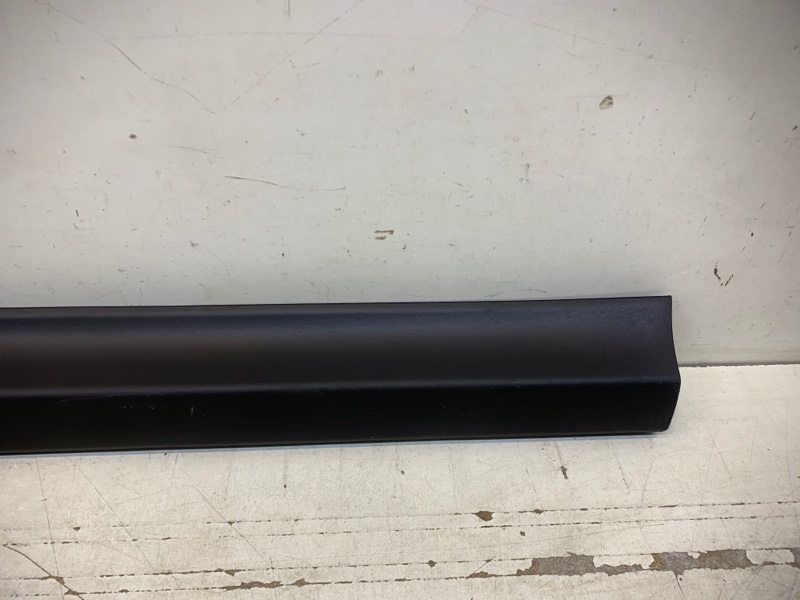 Накладка двери передней правой