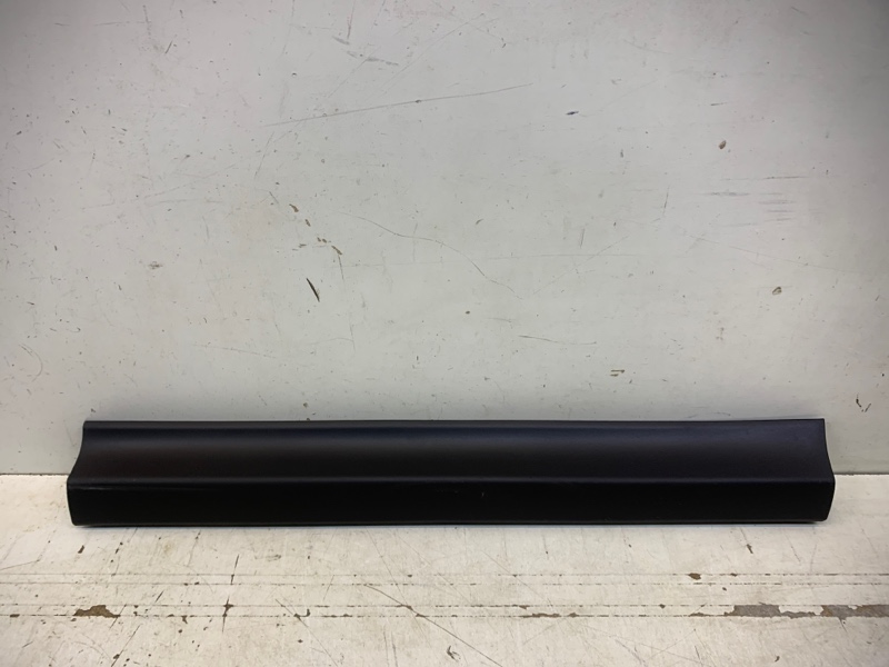 Накладка двери передней правой