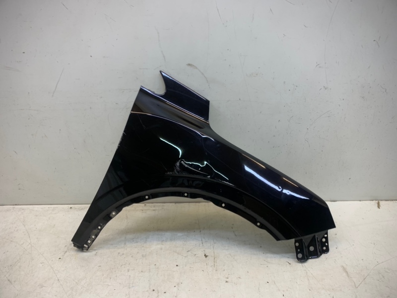 Крыло переднее правое