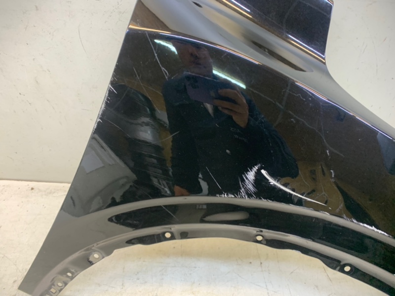 Крыло переднее правое