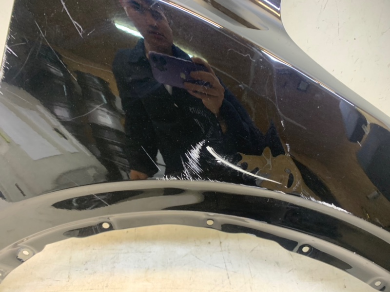 Крыло переднее правое