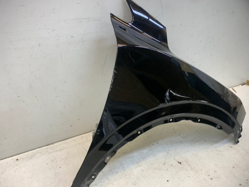 Крыло переднее правое