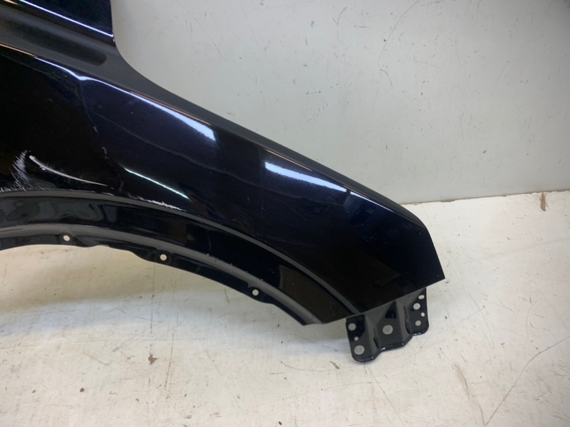 Крыло переднее правое