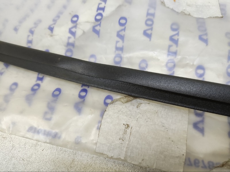 Молдинг лобового стекла