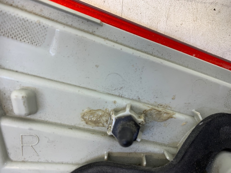 Фонарь задний правый