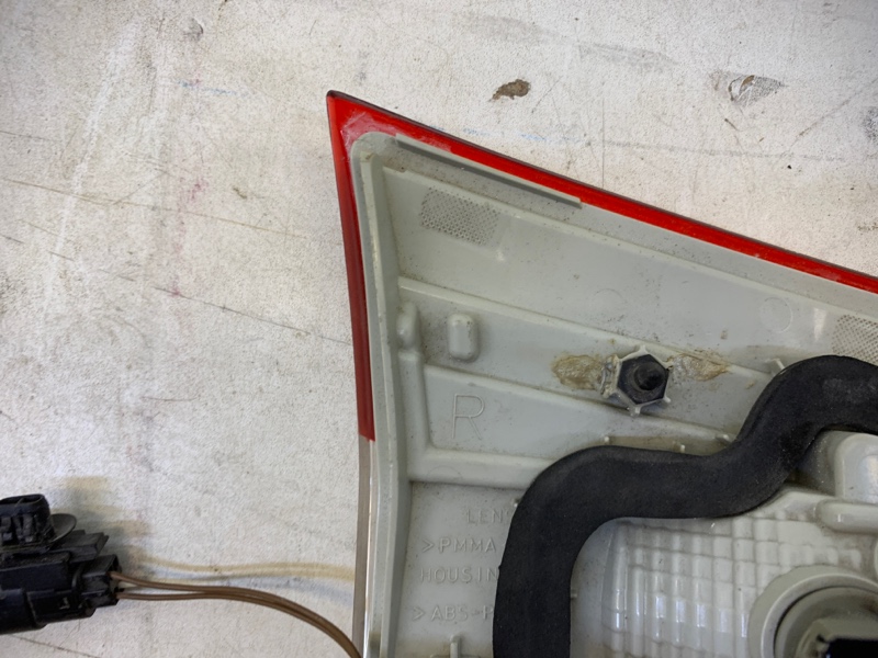 Фонарь задний правый