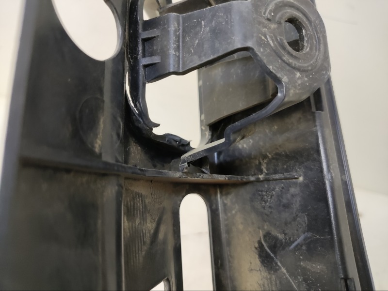 Кронштейн заднего бампера левый