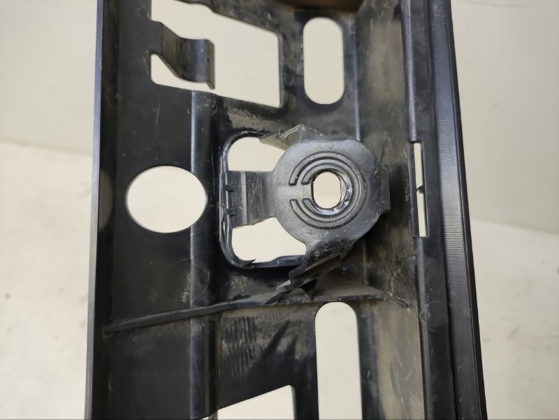 Кронштейн заднего бампера левый