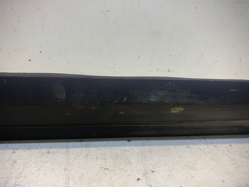 Накладка двери передней правой