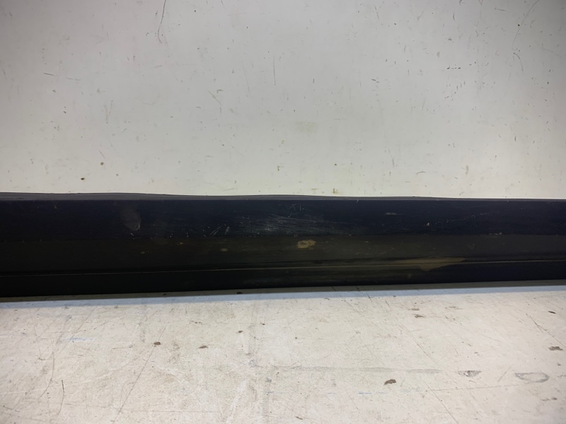 Накладка двери передней правой