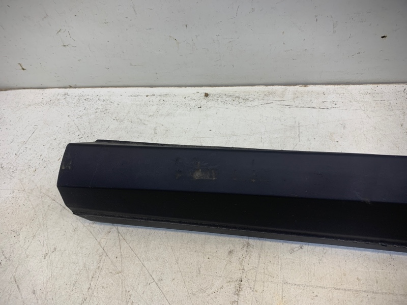 Накладка двери передней правой