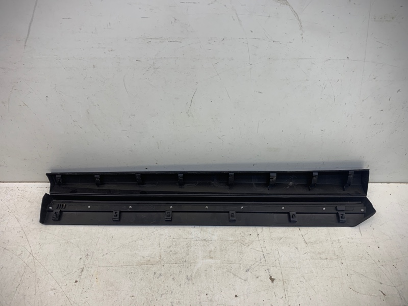 Накладка двери передней правой