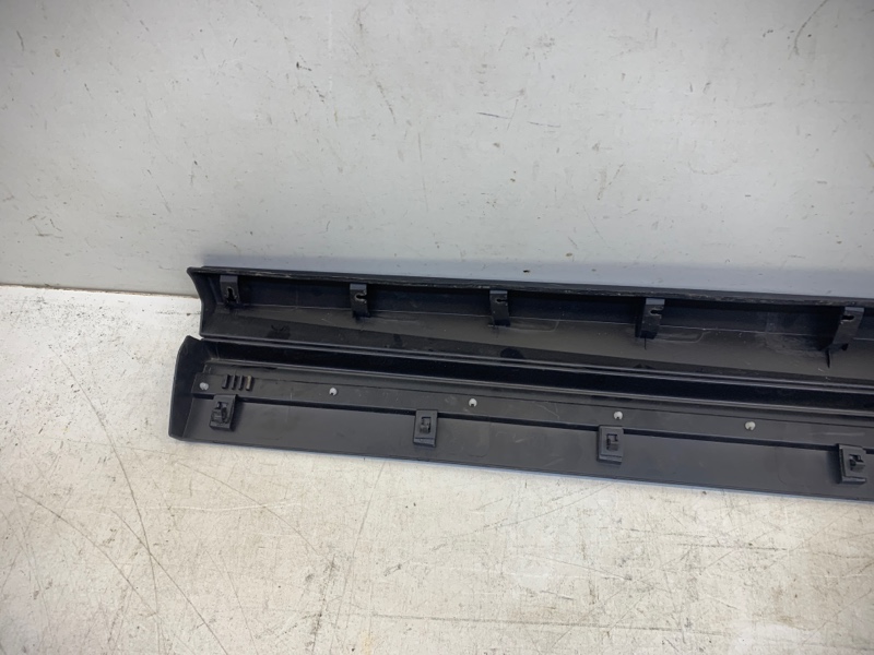 Накладка двери передней правой