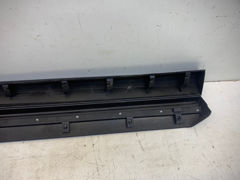 Накладка двери передней правой