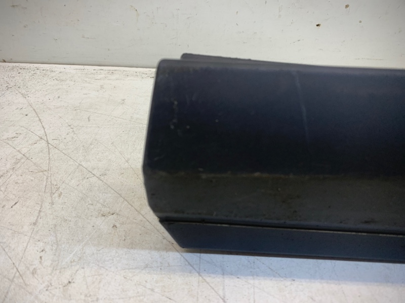 Накладка двери передней правой