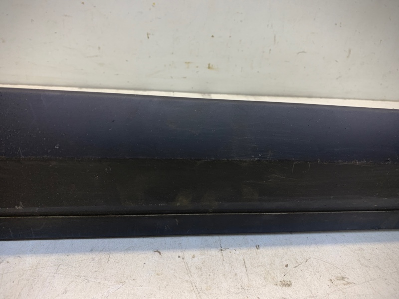 Накладка двери передней правой