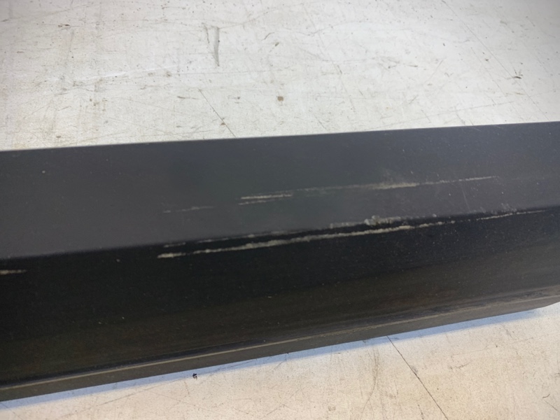 Накладка двери передней правой