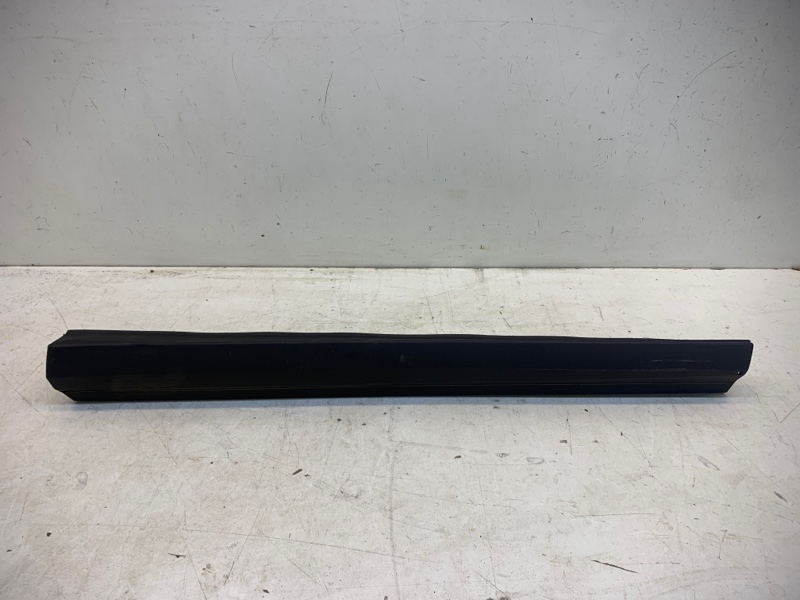 Накладка двери передней правой