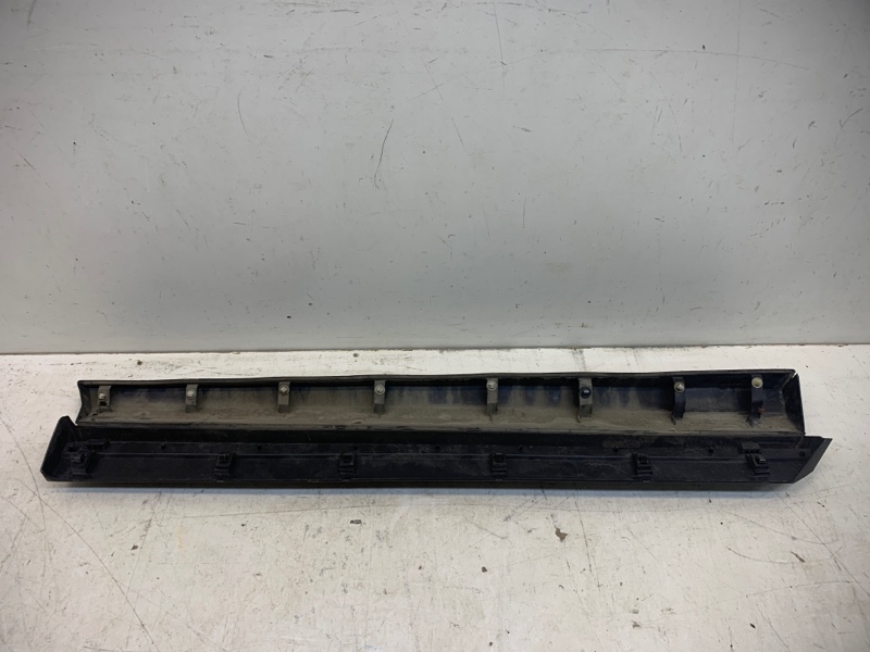 Накладка двери передней правой