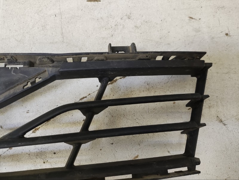 Решетка в бампер левая