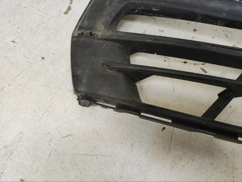 Решетка в бампер левая