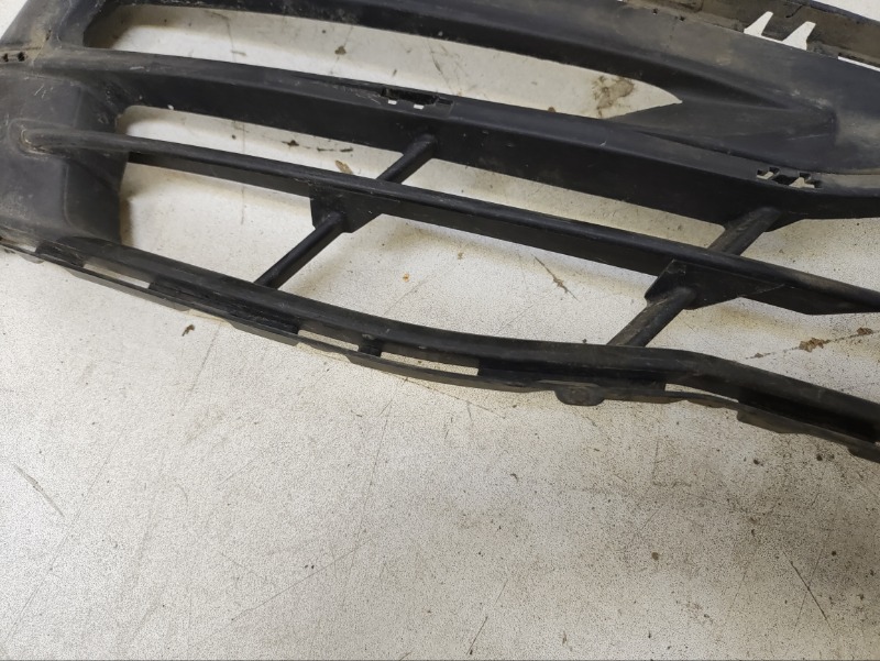 Решетка в бампер левая