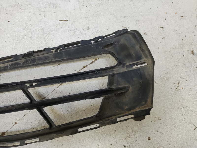 Решетка в бампер левая