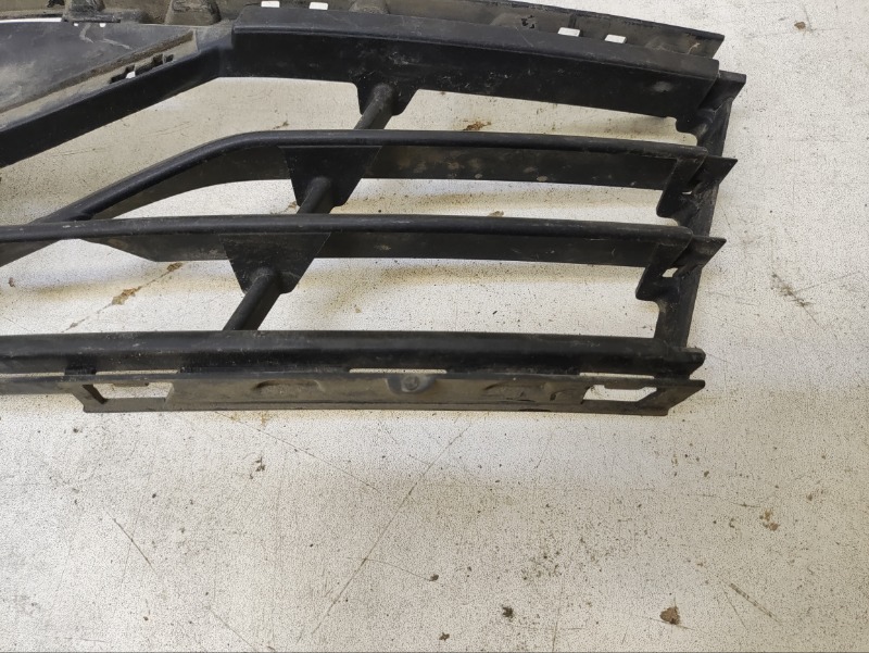 Решетка в бампер левая