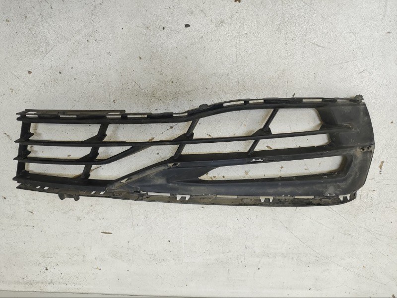 Решетка в бампер левая